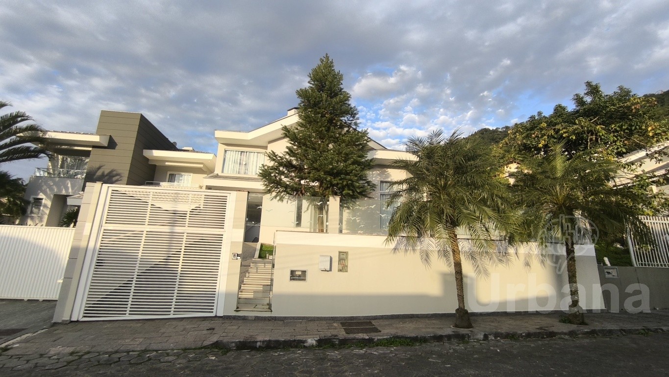 Casa Mobiliada com 3 Suítes na Vila Nova – Jaraguá do Sul | Urbana Imóveis