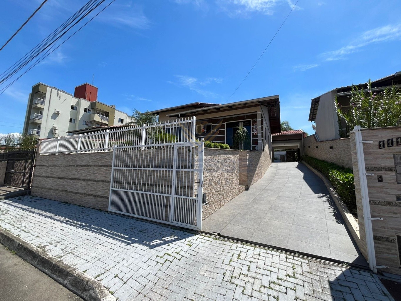 Casa com piscina e móveis planejados sob medida - Bairro Carijós — foto 2