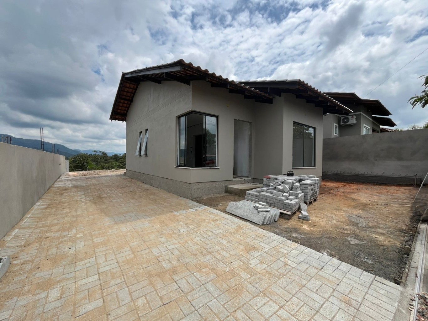 Casa em construção à venda no bairro João Paulo II - Indaial/SC - foto 1