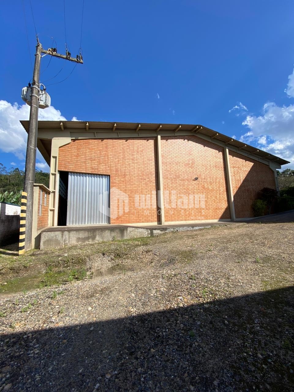 Galpão / Depósito / Armazém de 500m² no bairro Primeiro de Maio, em Brusque | Eu Corretor