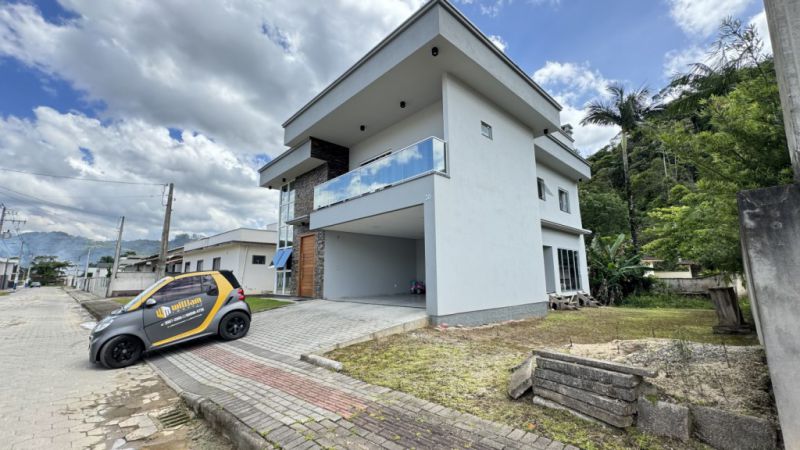 Casa de 4 quartos, 210m² no bairro Guabiruba Sul, em Guabiruba | Eu Corretor