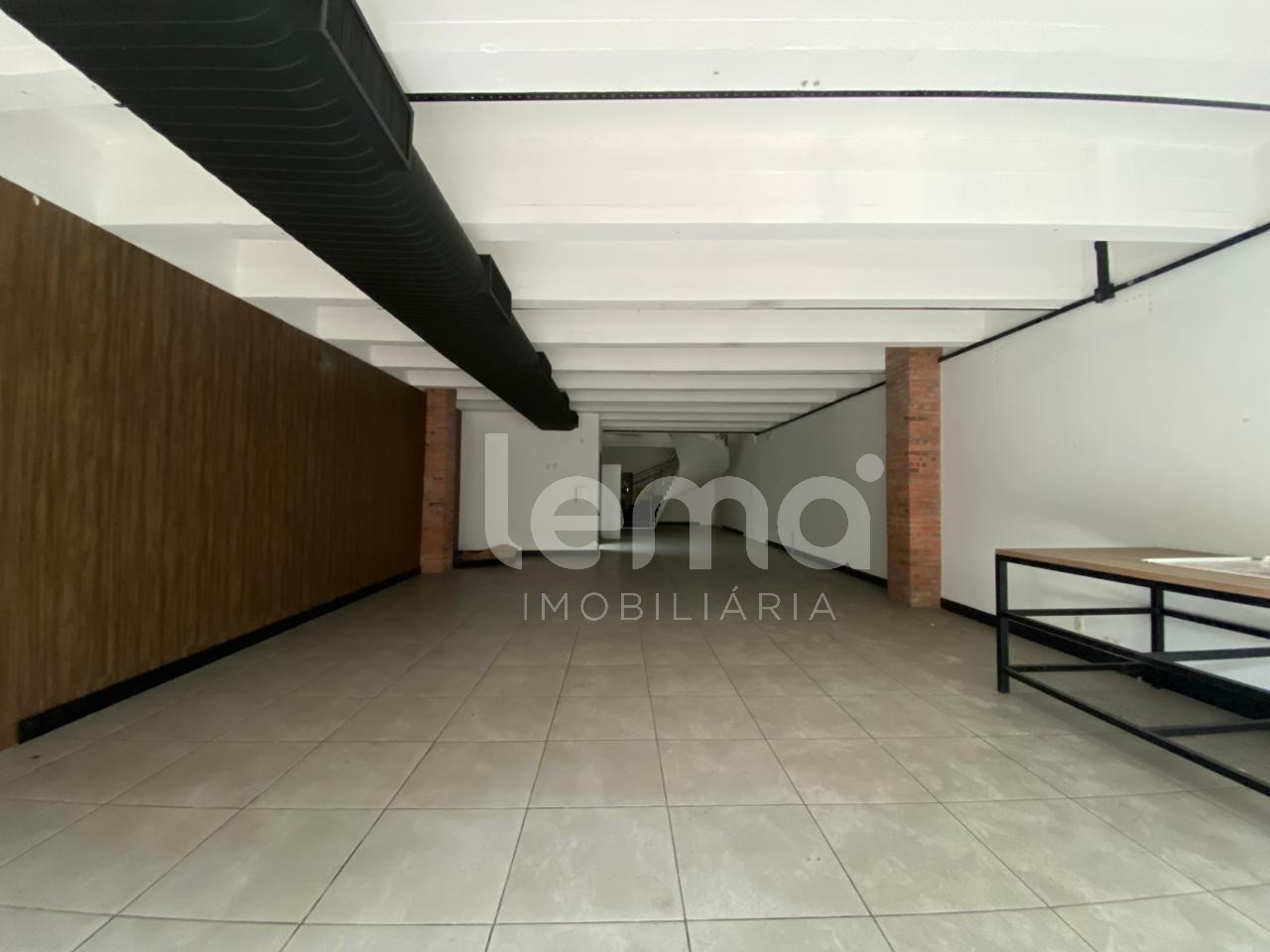Prédio comercial com localização privilegiada na rua XV de Novembro no centro de Blumenau. — foto 3