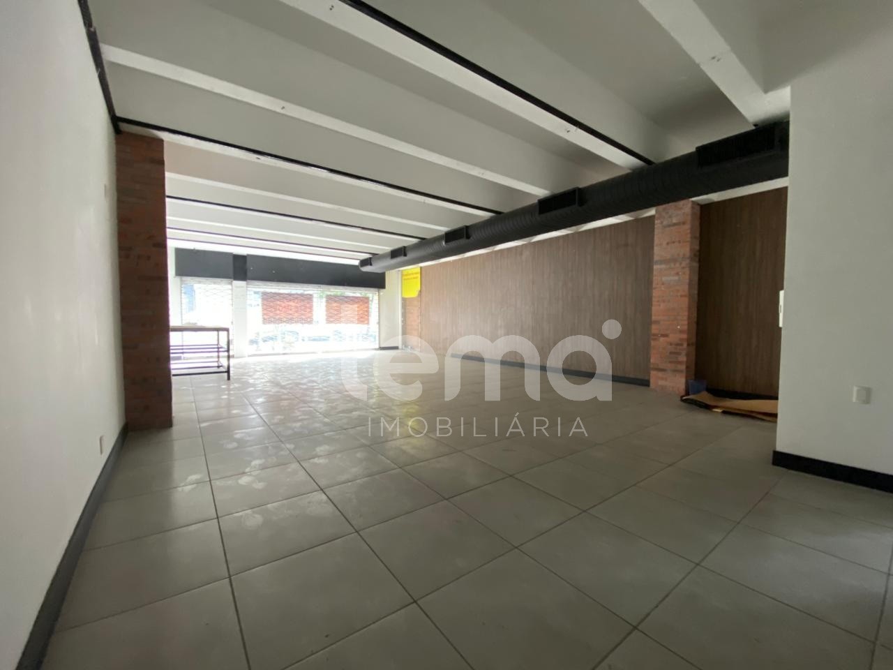Prédio comercial com localização privilegiada na rua XV de Novembro no centro de Blumenau. — foto 4