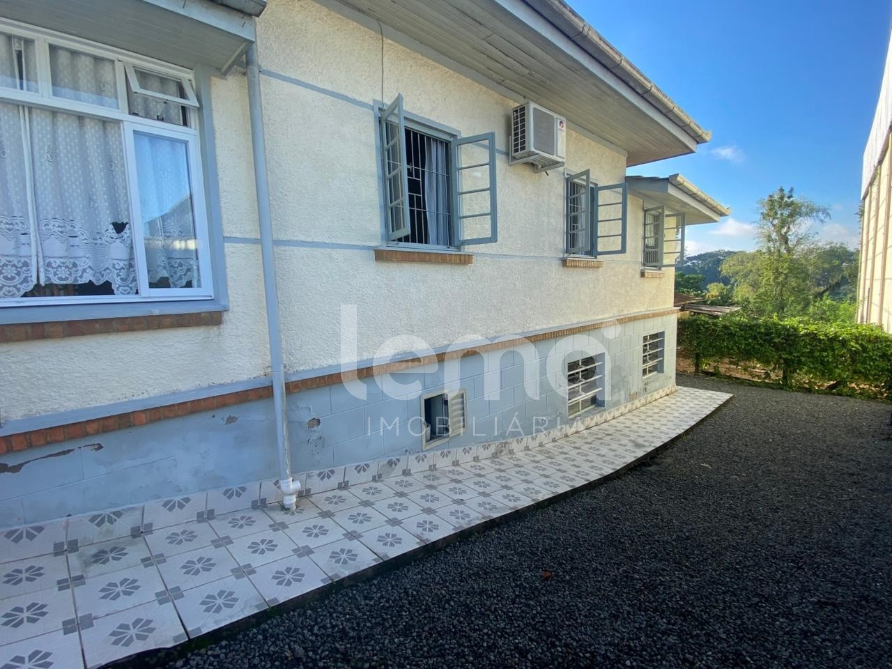 Casa térrea com 3 dormitórios, amplo terreno nos fundos com pomar em Blumenau. — foto 4