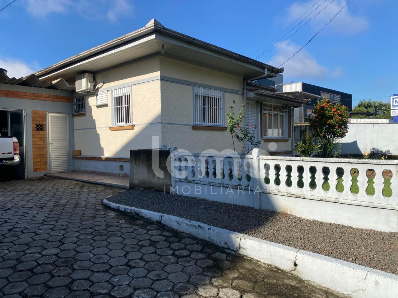 Casa térrea com 3 dormitórios, amplo terreno nos fundos com pomar em Blumenau. — foto 5