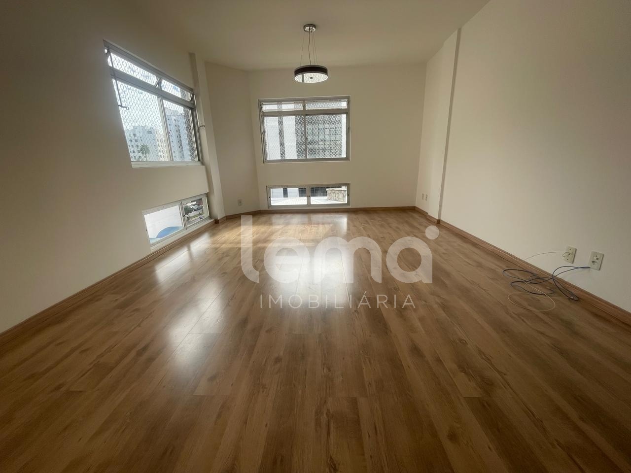 Apartamento com 3 dormitórios no bairro Jardim Blumenau, em Blumenau.