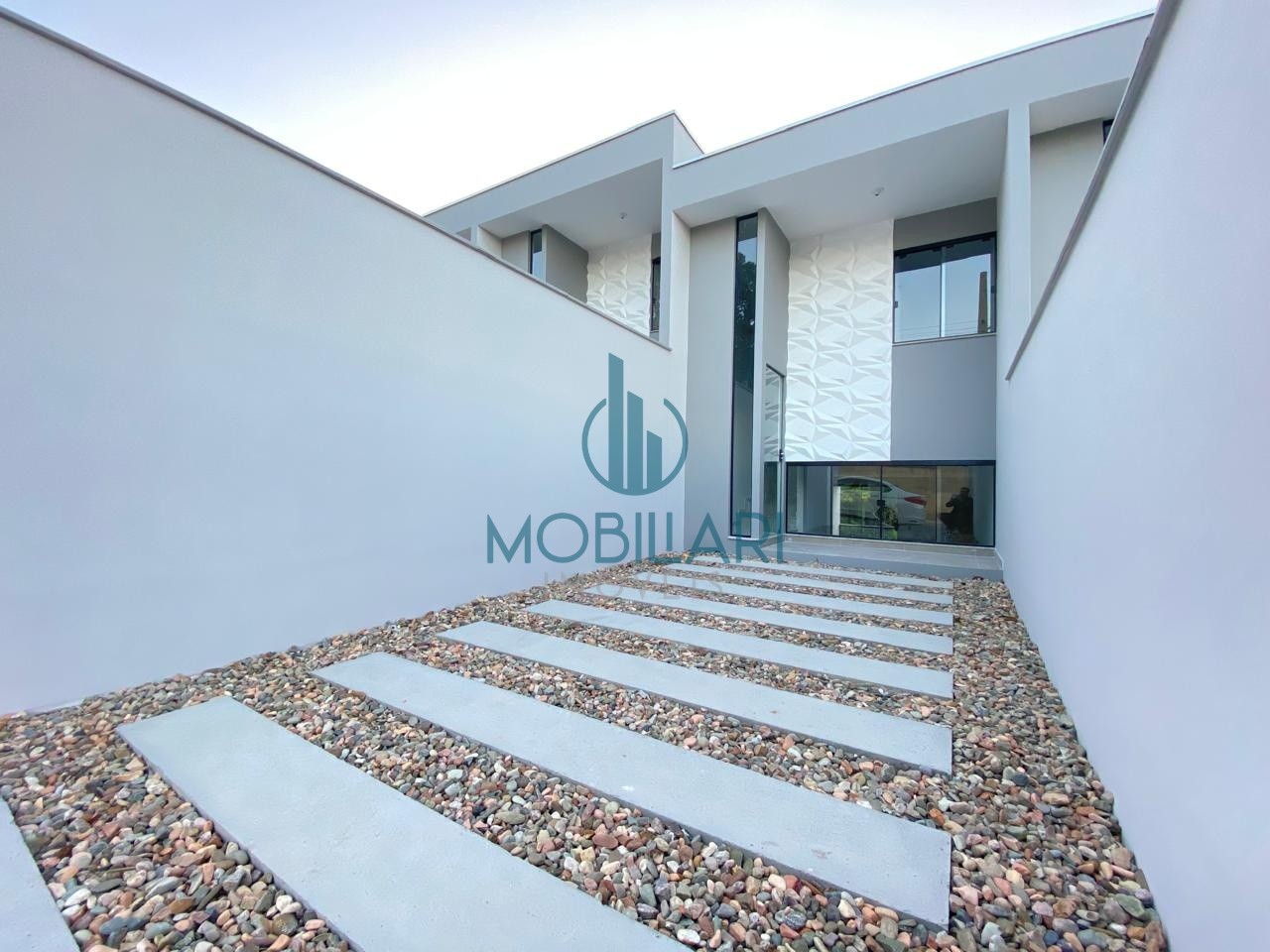 Incrível Sobrado com 2 Dormitórios, 2 Vagas de Garagem, e Ampla Área nos Fundos! - foto 1