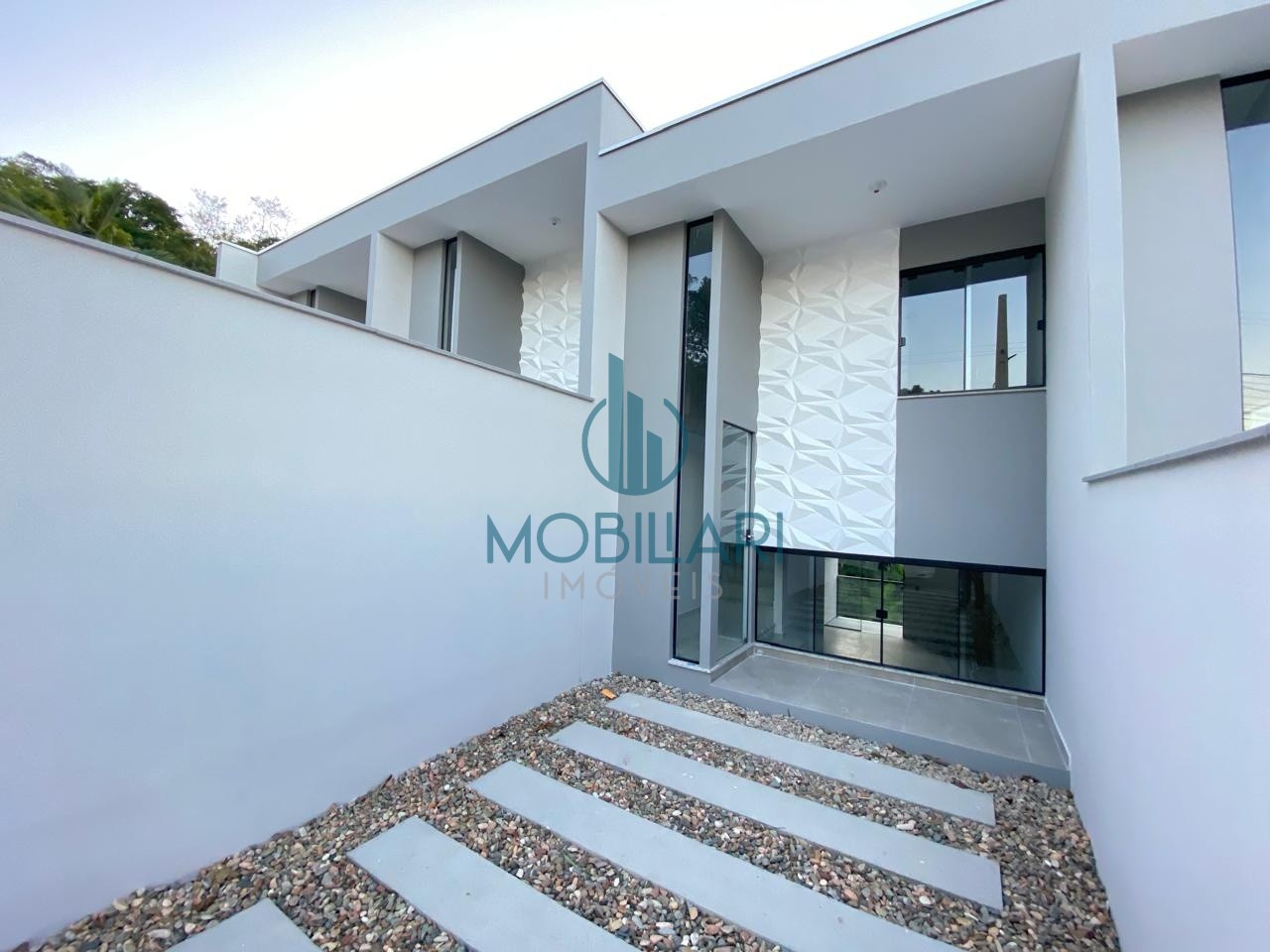 Incrível Sobrado com 2 Dormitórios, 2 Vagas de Garagem, e Ampla Área nos Fundos! — foto 2