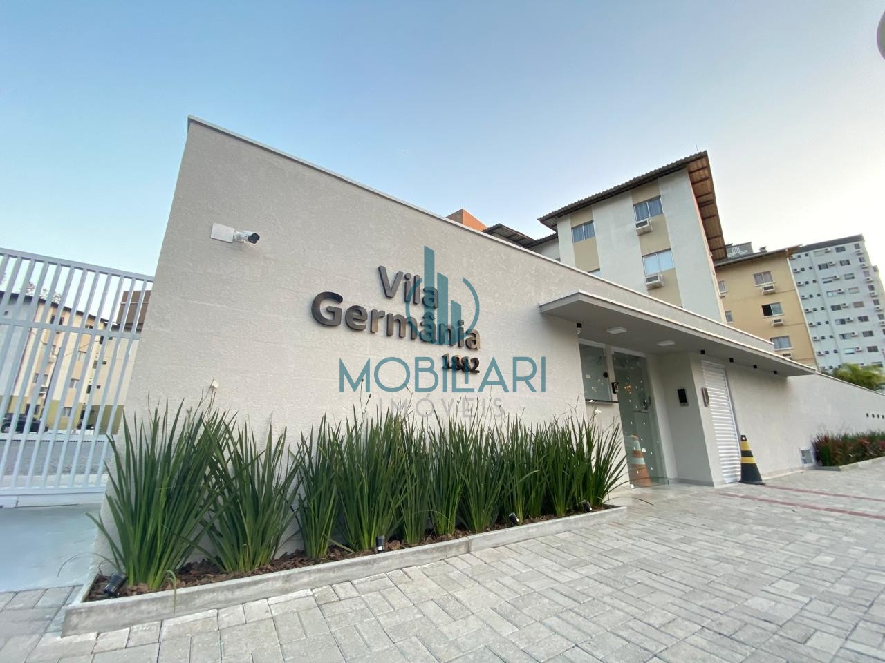 Apartamento 2 Dormitórios Todo Reformado no Bairro Boa Vista 5minutos do Centro de Blumenau - foto 1