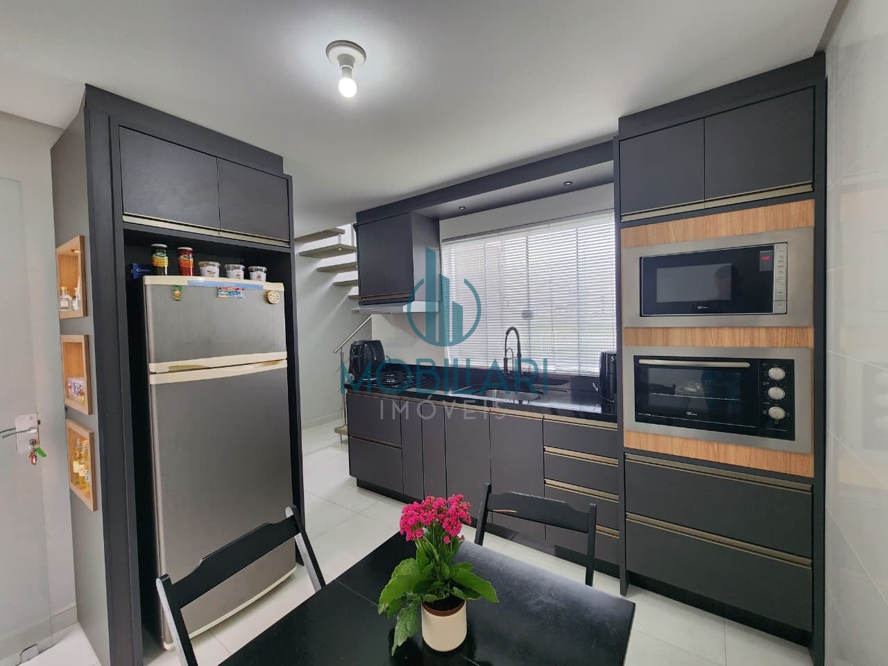 Lindo Sobrado de Esquina com 96m com 2 Dormitórios (1 Suíte) e Terreno Amplo! - foto 1