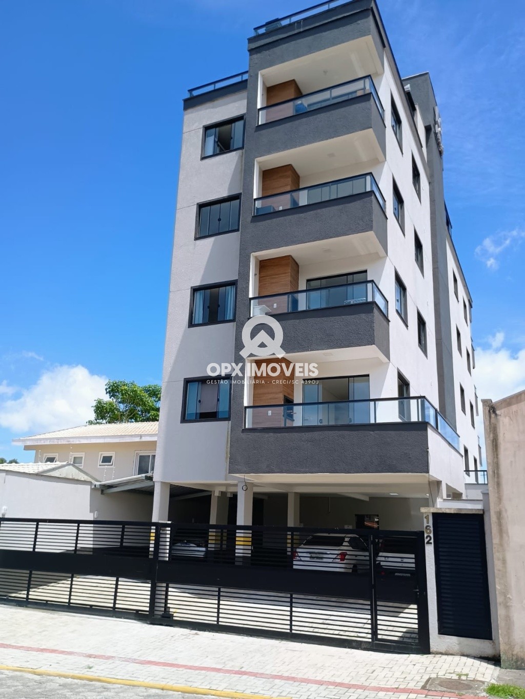 Apartamento Mobiliado no Centro de Piçarras - 2 Quartos, 1 Suíte - foto 1