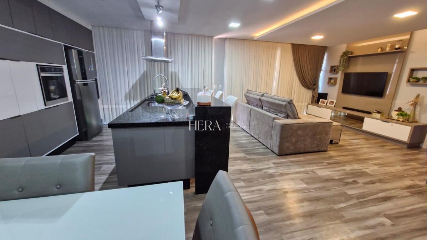 Você irá se surpreender com essa belissima casa a venda localizada em um dos bairros mais nobres de Blumenau! - foto 1