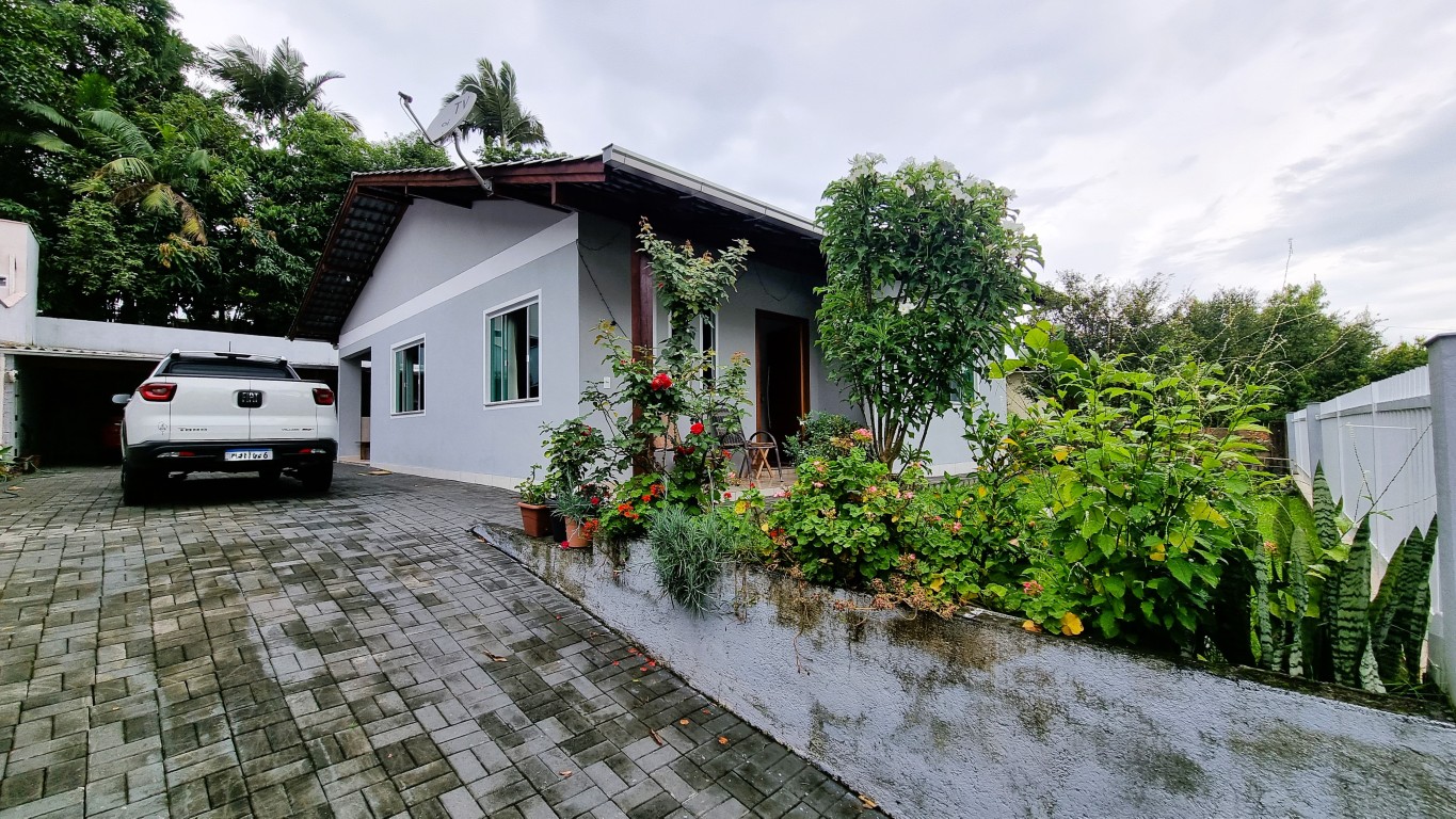 Casa com 3 Dormitórios (1 Suíte) à Venda no Bairro Estados, Indaial - foto 1