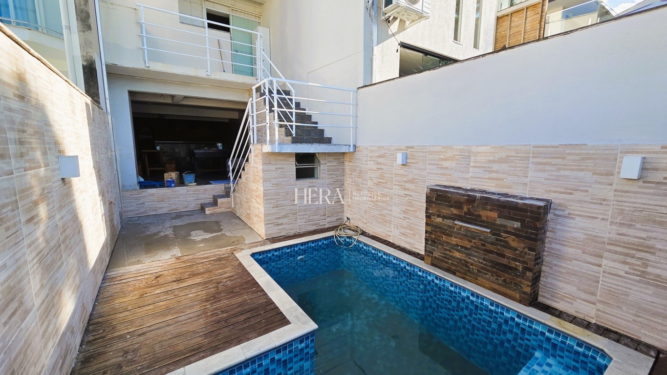 Sobrado tríplex semimobiliado com 02 dormitórios no bairro Fidelis em Blumenau! - foto 1