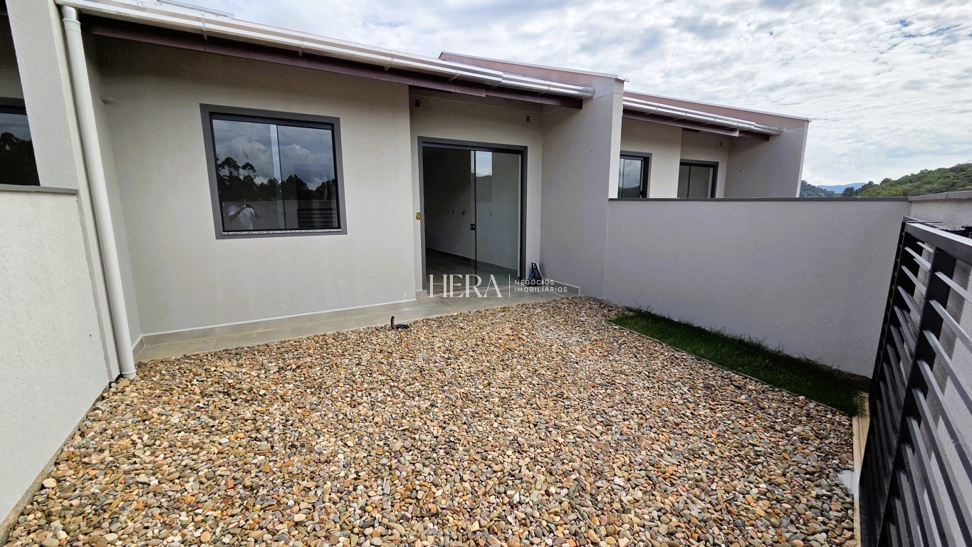 Casa térrea geminada com 02 dormitórios a venda no bairro Itoupava Central ! - foto 1