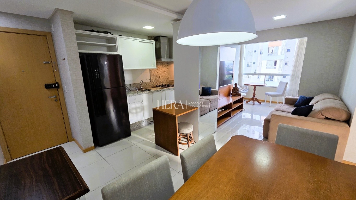 Apartamento mobiliado a venda a poucos metros da FURB, em excelente localização em região central de Blumenau.