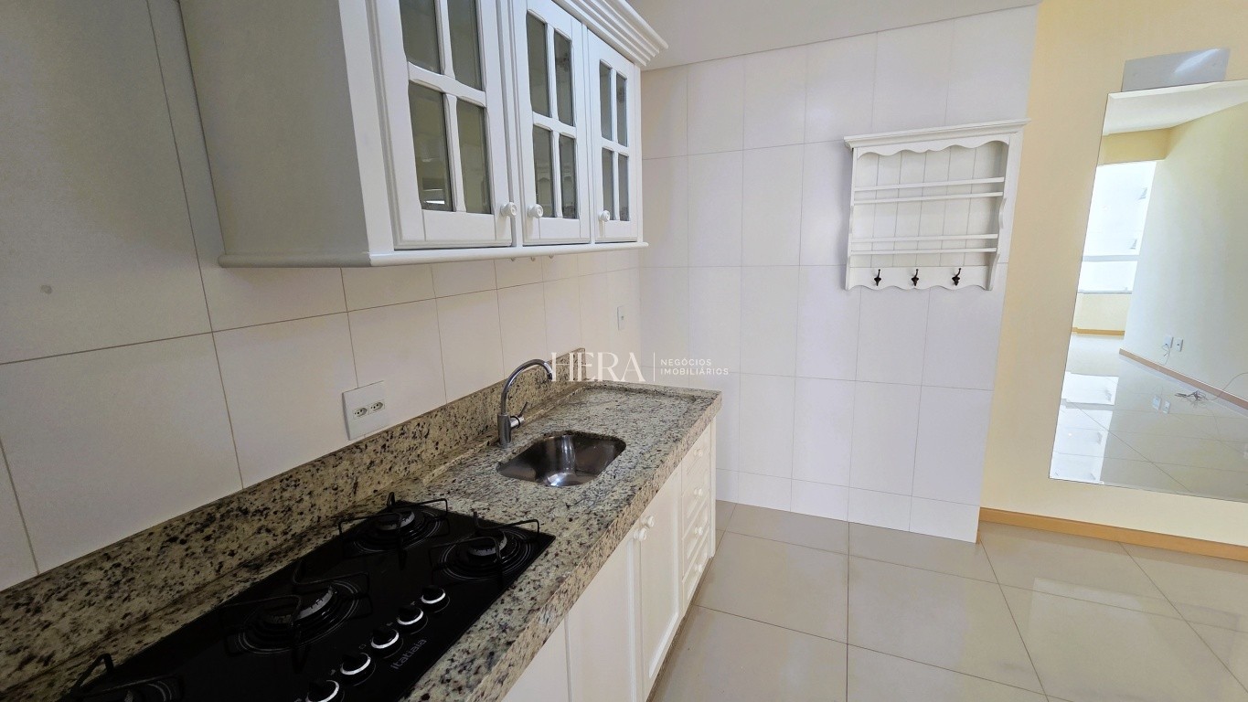Apartamento mobiliado a venda a poucos metros da FURB, em excelente localização em região central de Blumenau. — foto 3