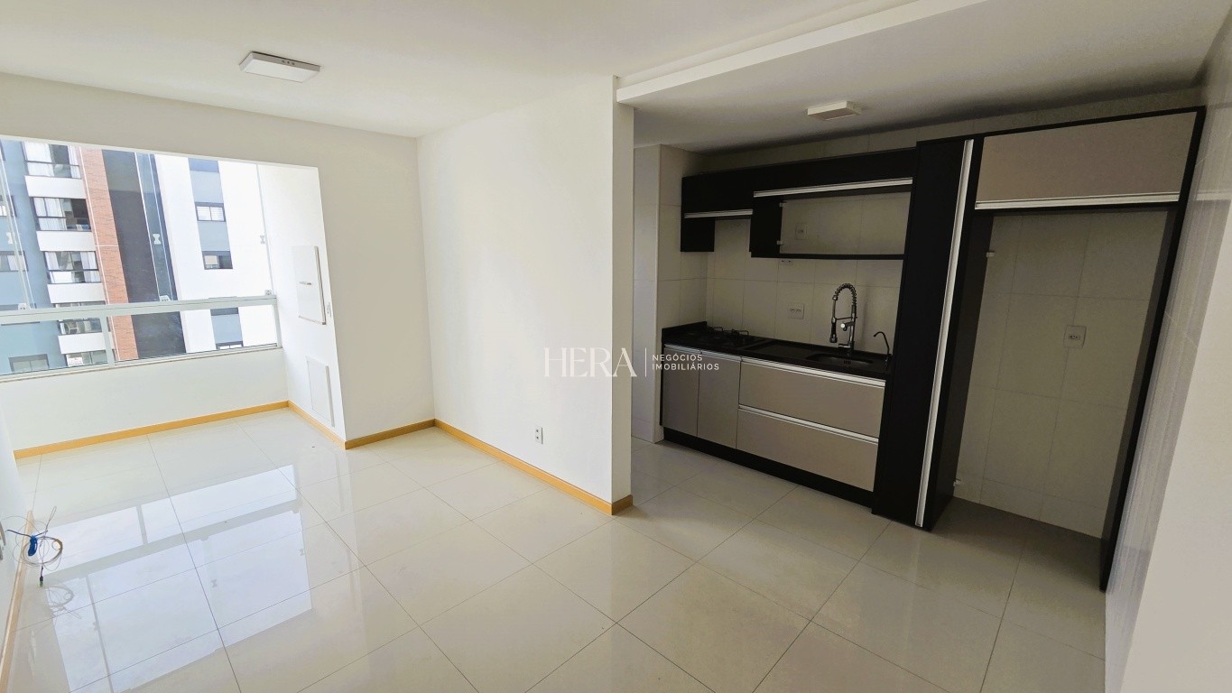 Apartamento mobiliado a venda a poucos metros da FURB, em excelente localização em região central de Blumenau.