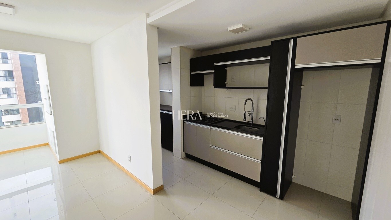 Apartamento mobiliado a venda a poucos metros da FURB, em excelente localização em região central de Blumenau. — foto 2