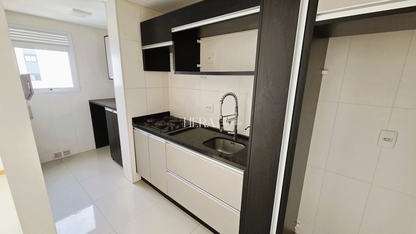 Apartamento mobiliado a venda a poucos metros da FURB, em excelente localização em região central de Blumenau. — foto 3
