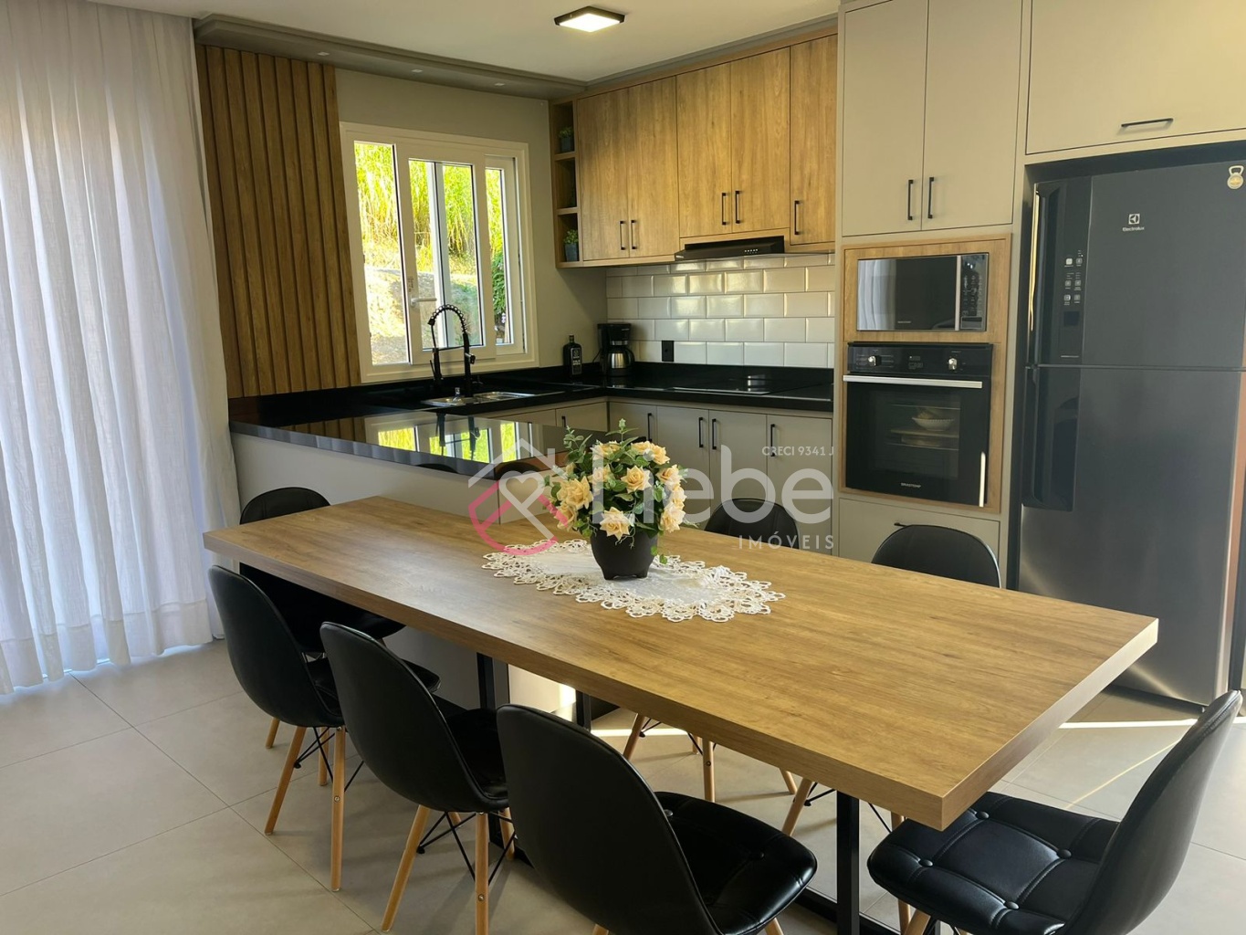 Linda Casa, totalmente mobiliada, no Bairro Testo Central com 102,00m de construção, edificado num terreno com 461,90m - foto 1