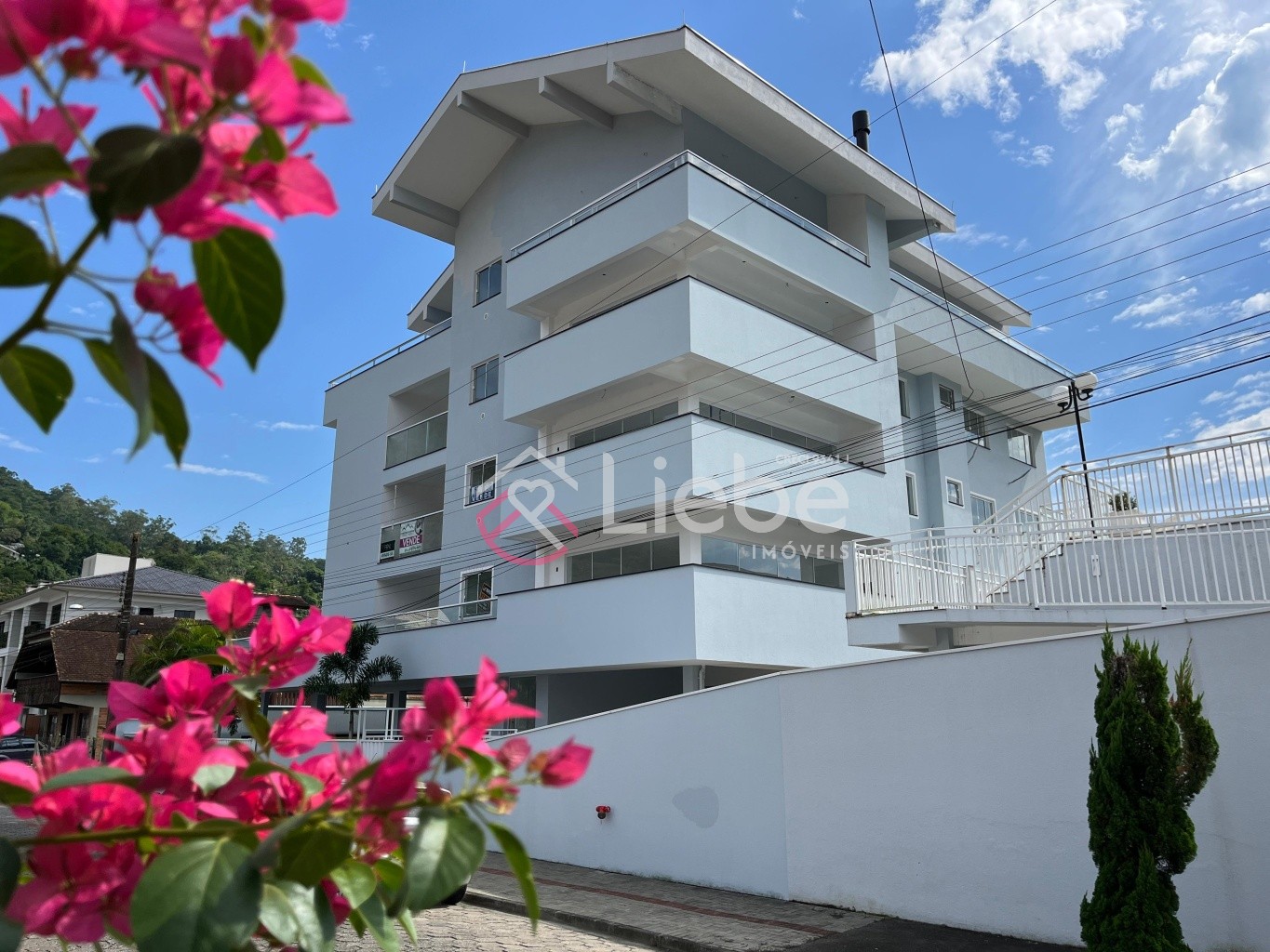 Lindo apartamento, com excelente localização, no Residencial Ágata Bloco B, 2 dormitórios, no centro da cidade de Pomerode. — foto 2