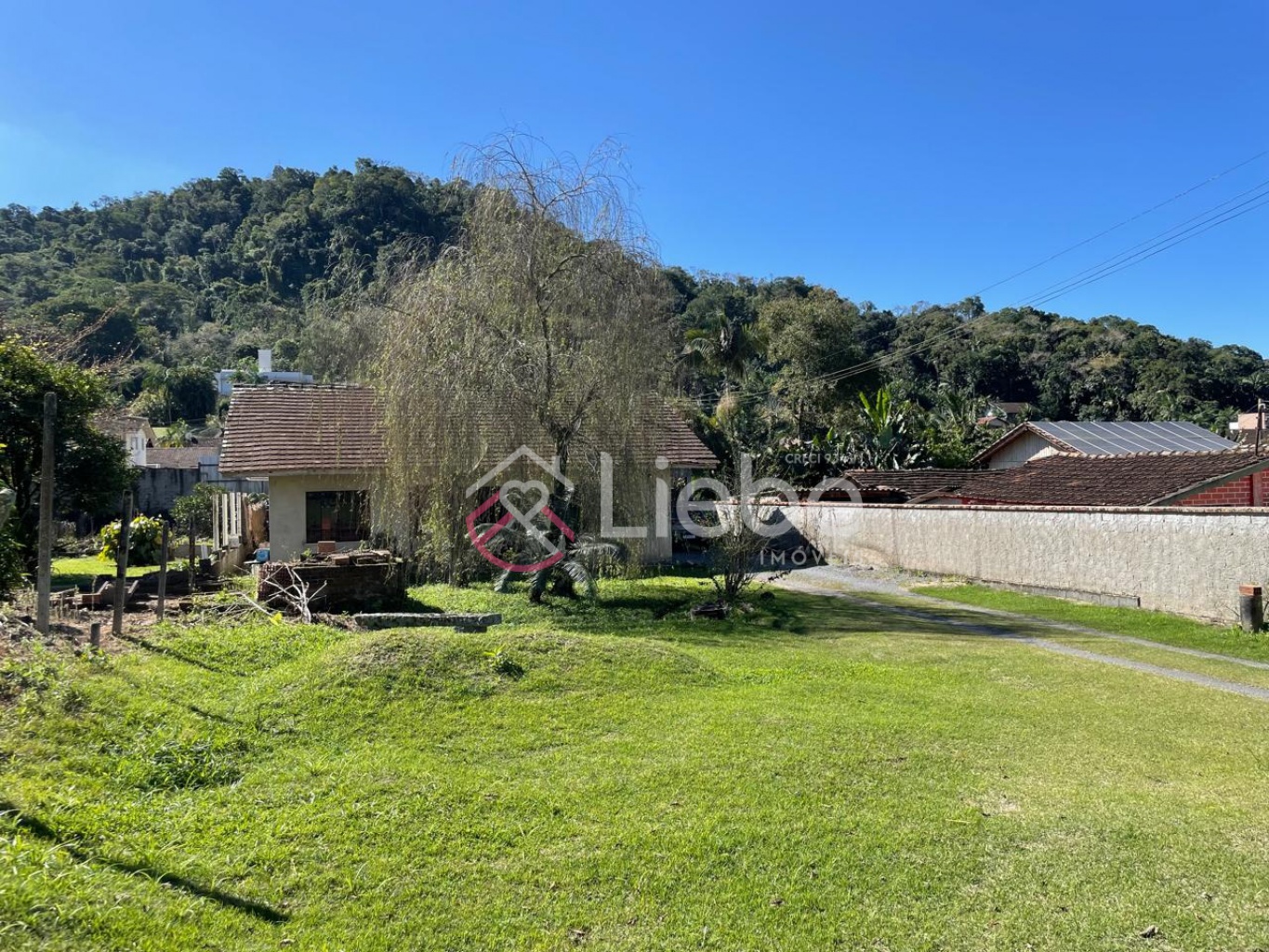 Oportunidade de Imóvel no centro da cidade de Pomerode com 280,00m de área construída e edificado num terreno com 881,25m. — foto 2