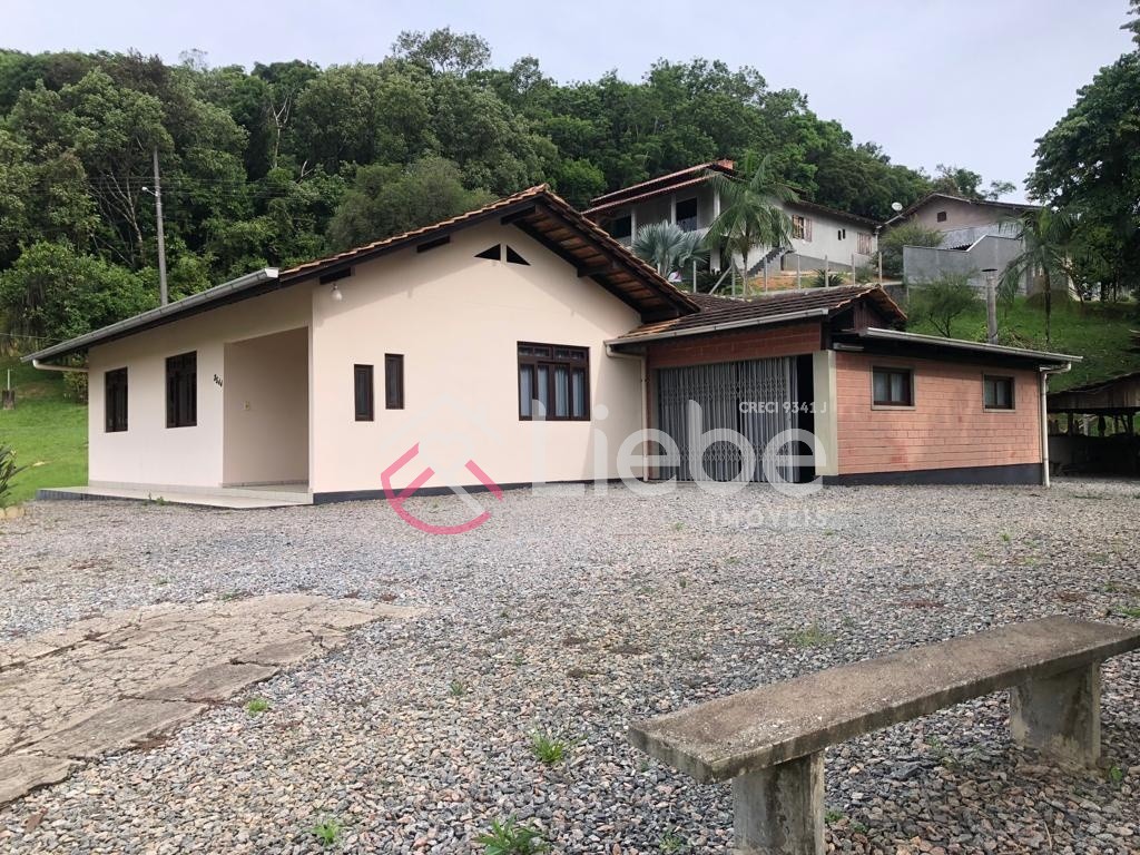 Duas Casas no Bairro Encano do Norte em Indaial com 358,00m de construção, edificado num terreno com 3.325,00m e frente de 45,00 metros. — foto 2