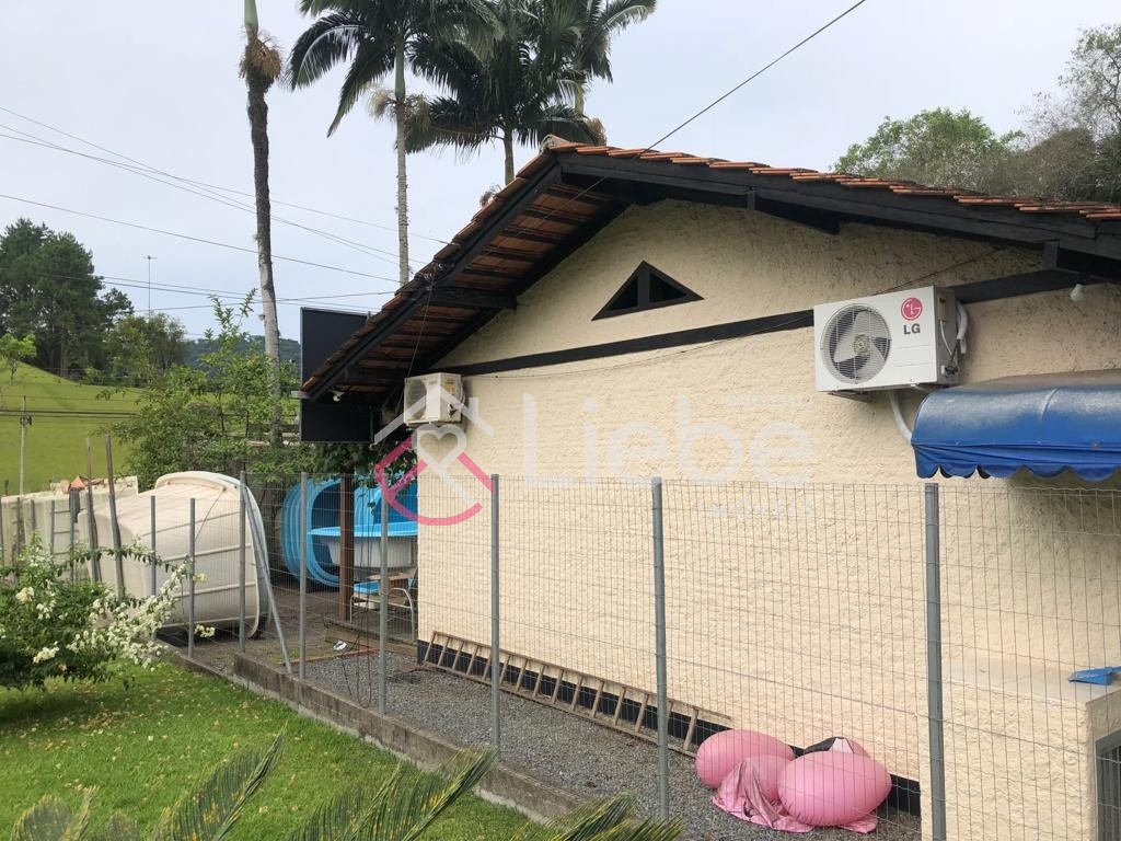 Duas Casas no Bairro Encano do Norte em Indaial com 358,00m de construção, edificado num terreno com 3.325,00m e frente de 45,00 metros. — foto 5