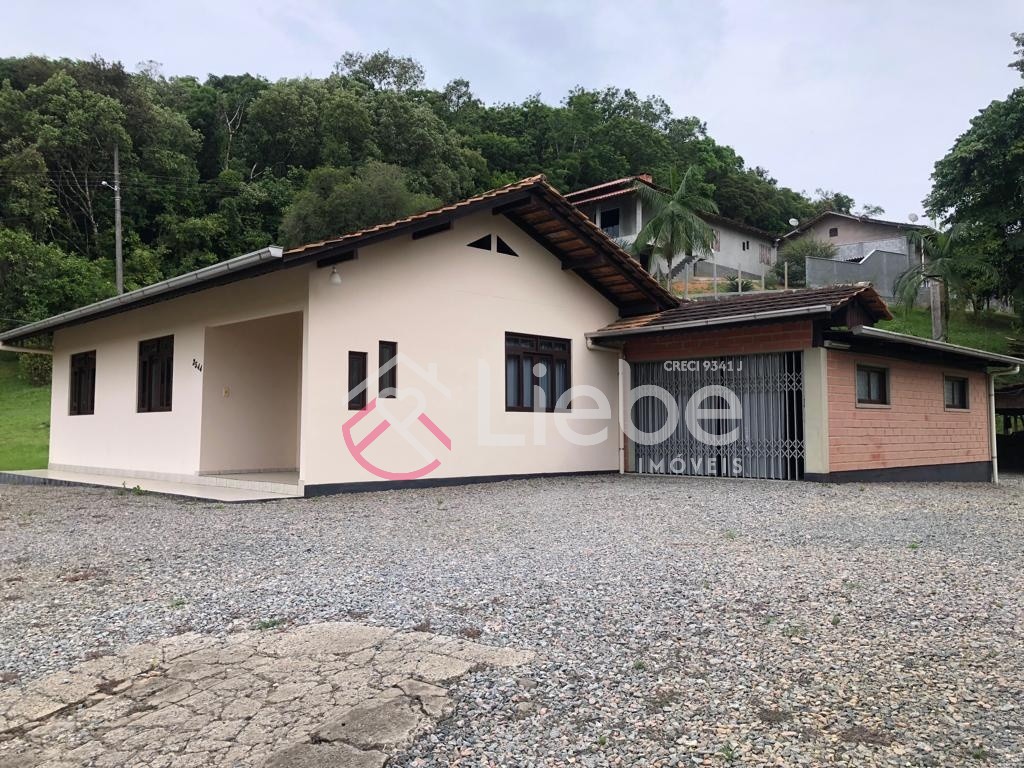 Duas Casas no Bairro Encano do Norte em Indaial com 358,00m de construção, edificado num terreno com 3.325,00m e frente de 45,00 metros. — foto 4