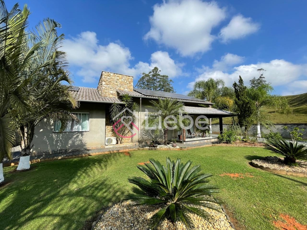 Linda CASA semi mobiliada no bairro Testo Central na Cidade de Pomerode com 184,00m de área construída num terreno de 1.182,00m. - foto 1