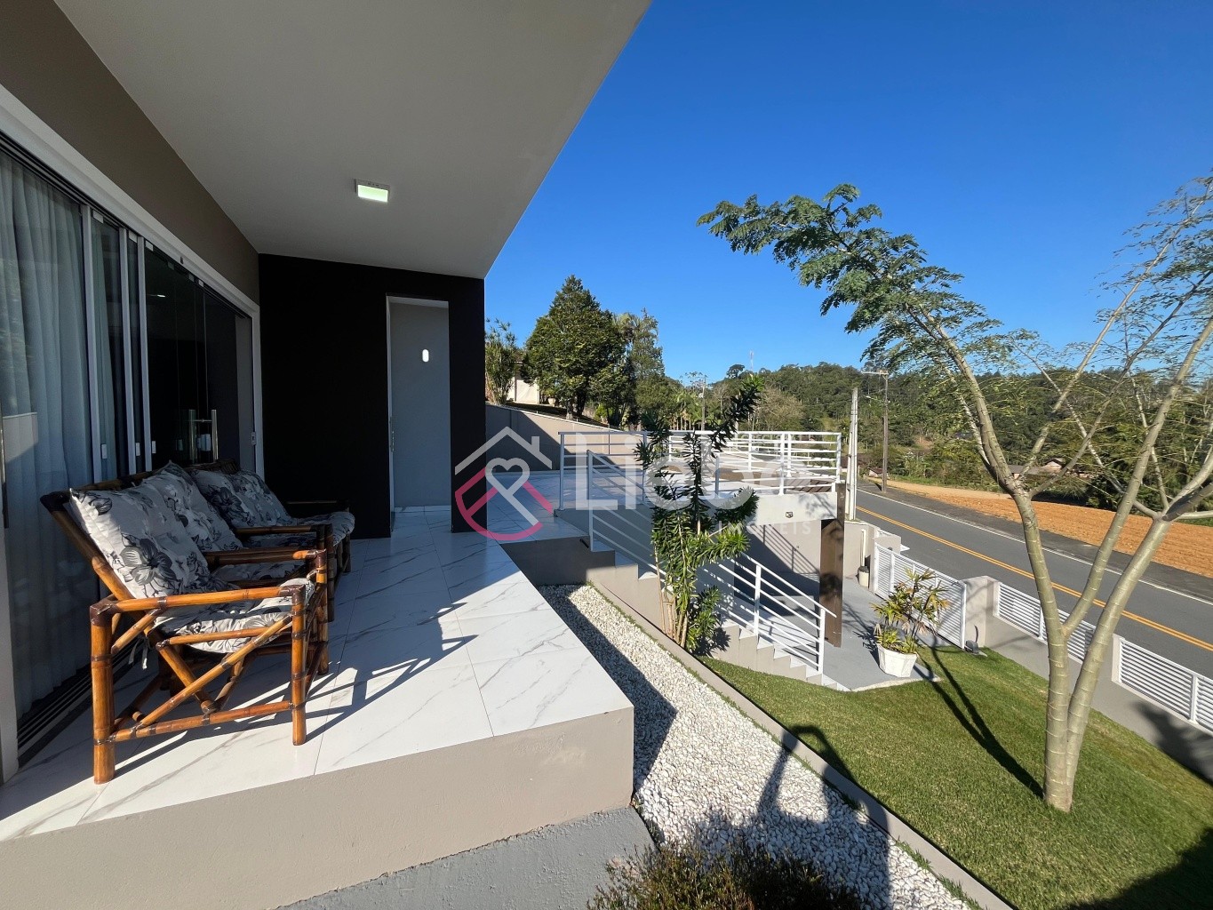 Linda CASA mobiliada no Centro da Cidade de Pomerode com 175,00m de área construída num terreno de 450,02m. - foto 1