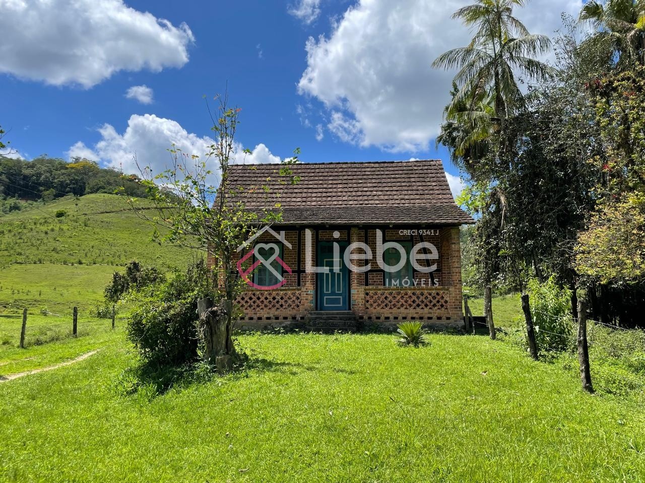 IMÓVEL ÚNICO - Sítio com Casa Enxaimel no bairro Vale do Selke em Pomerode. - foto 1