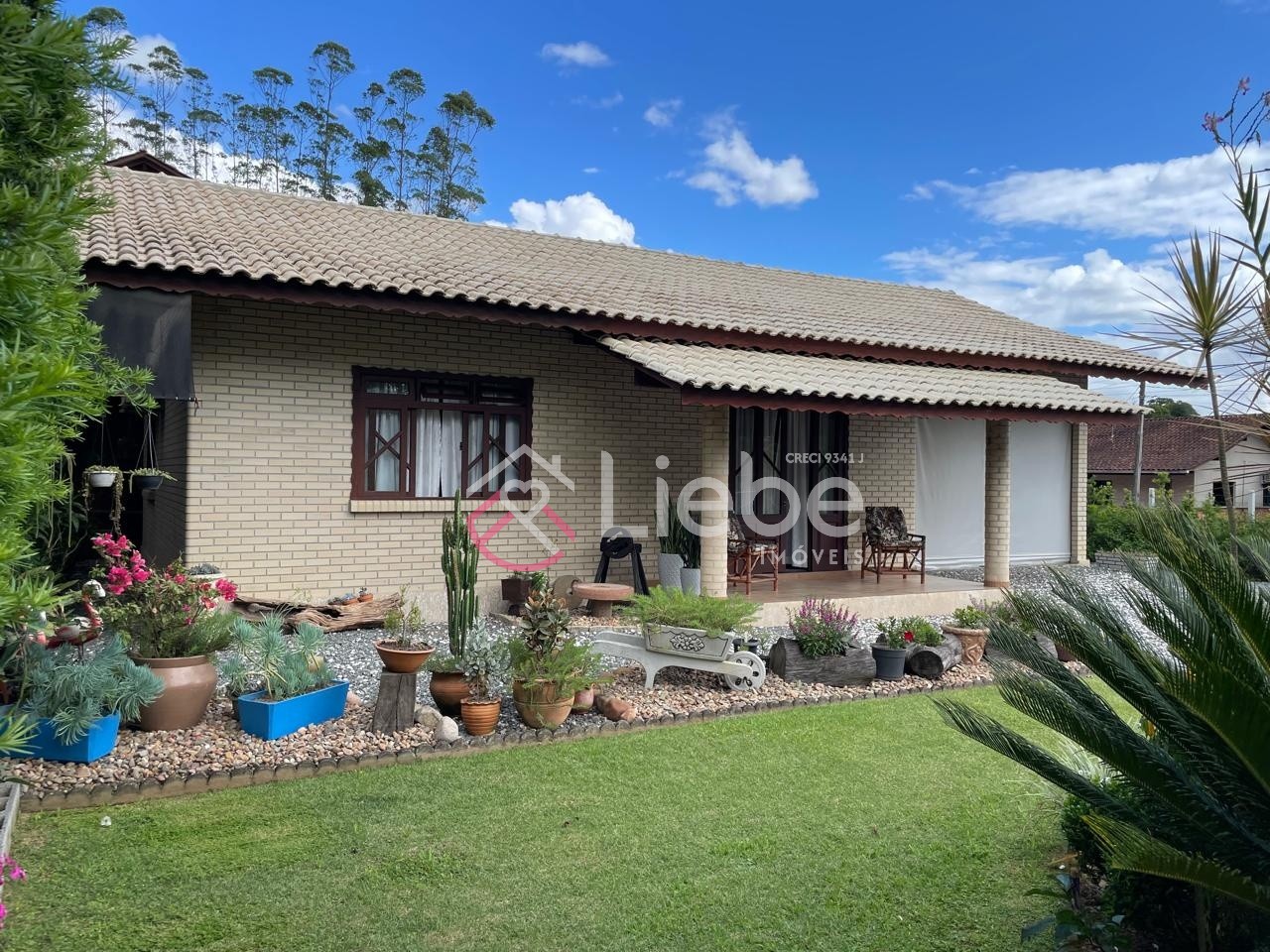 Linda casa Semi Mobiliada em Testo Central na cidade de Pomerode com aproximadamente 145m de área construída num terreno de 590,00m. - foto 1