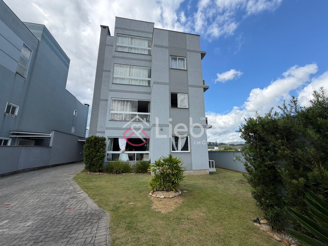 Ótimo Apartamento MOBILIADO no Condomínio RESIDENCIAL ALICE XV no primeiro pavimento com 66,11m de área privativa no bairro Centro na cidade de Pomerode. — foto 3