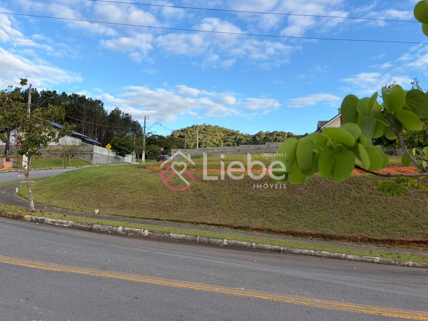 Terreno Lindo de Esquina no Residencial Green Park no Bairro Ribeirão Herdt em Pomerode com 526,27m, fazendo frente (esquina) em 44,57 metros. - foto 1