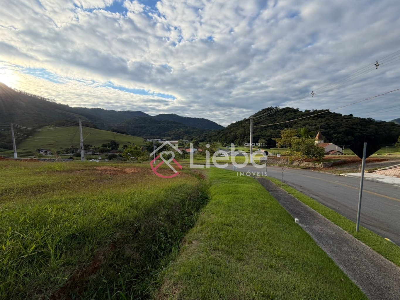 Terreno Lindo de Esquina no Residencial Green Park no Bairro Ribeirão Herdt em Pomerode com 526,27m, fazendo frente (esquina) em 44,57 metros. — foto 2