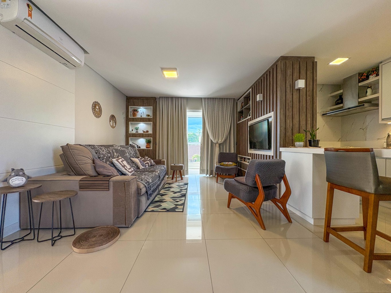 Apartamento semi-mobiliado à venda de 3 dormitórios sendo 1 suíte - Bairro Imigrantes — foto 2