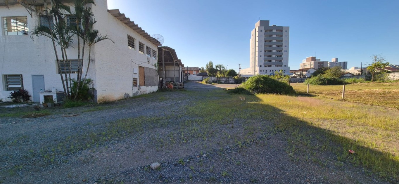 Amplo imóvel comercial para locação próximo ao centro — foto 7