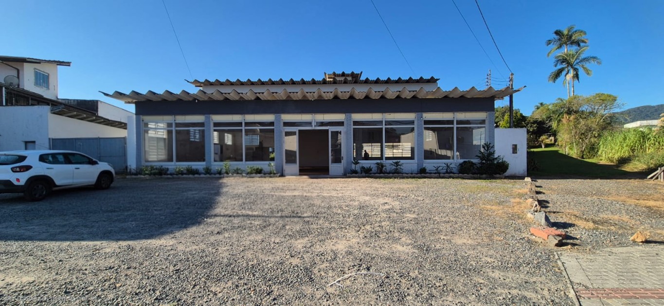 Amplo imóvel comercial para locação próximo ao centro - foto 1