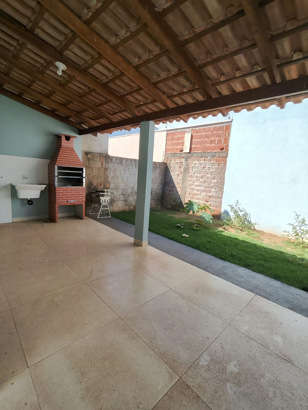 ÁREA FUNDOS/ LAVANDERIA