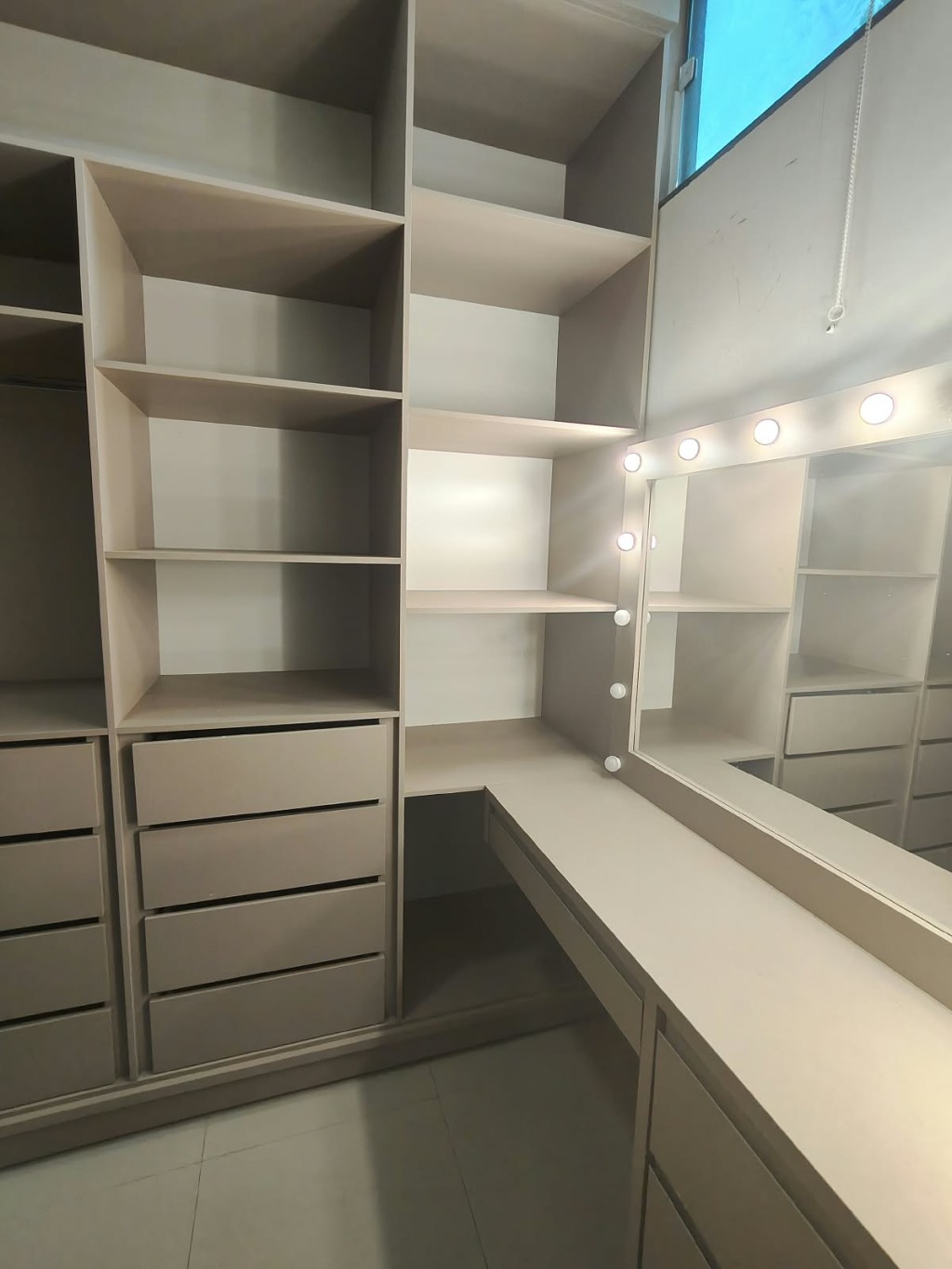 CLOSET