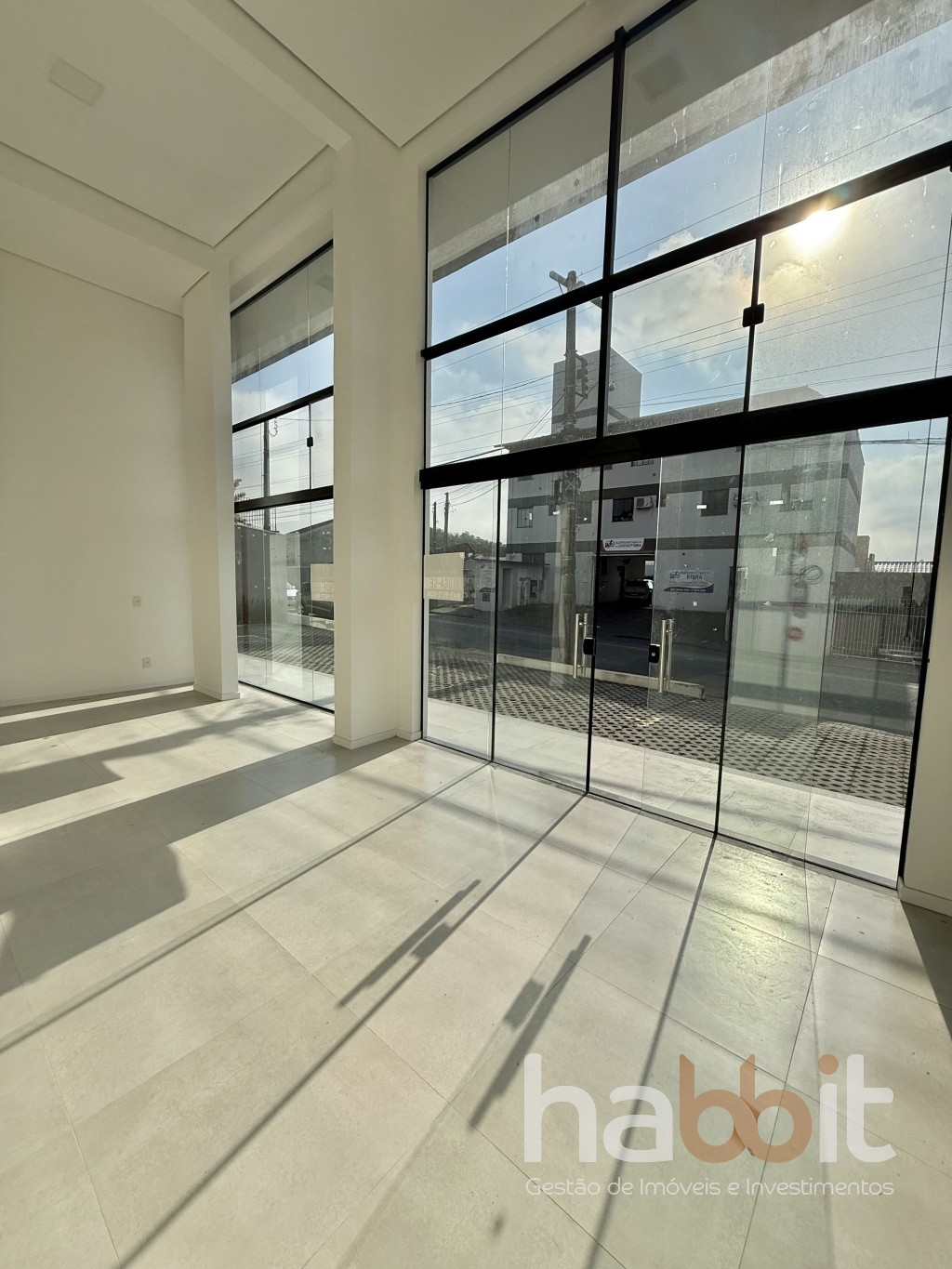 Loja/Sala Comercial Térrea no Bairro Água Verde em Blumenau com 62,40 m2 com estacionamento para clientes. - foto 1