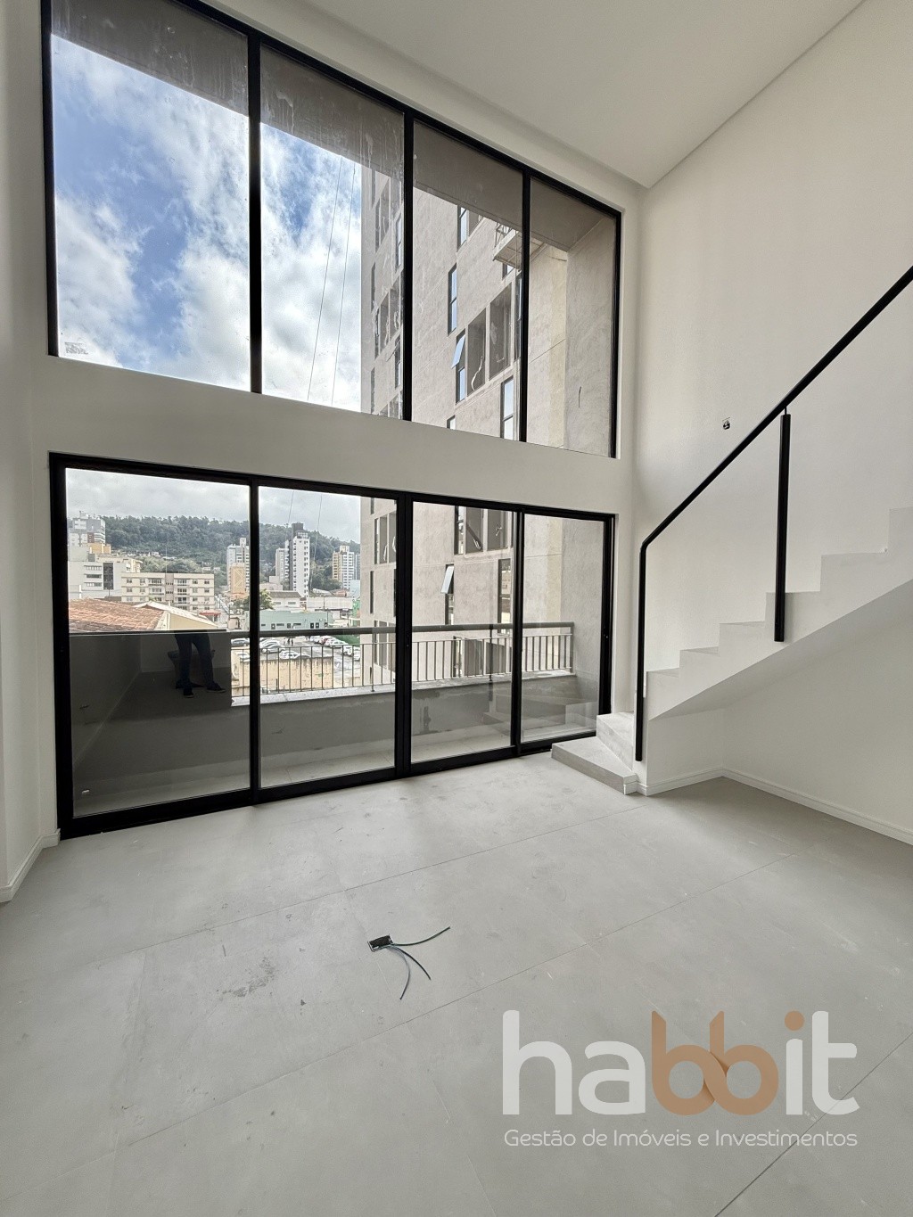 Duplex localizado no coração da Vila Nova, O Nomad é ideal para morar ou investir. Próximo de farmácias, restaurantes, supermercado e da Unimed, com fácil acesso à Rua Joinville e a poucos minutos do centro da cidade. - foto 1