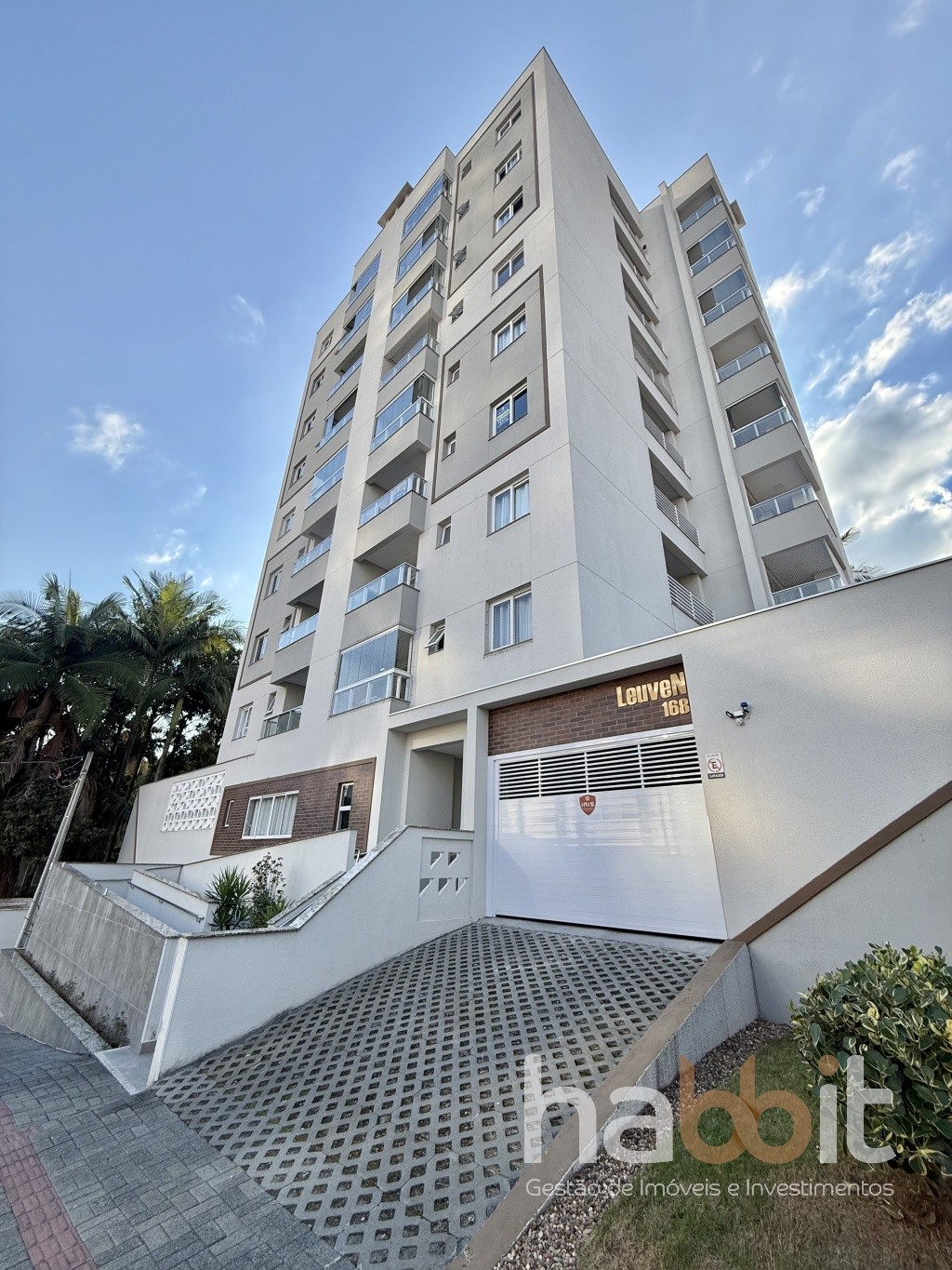 Apartamento mobiliado e decorado com 1 suíte, sacada com churrasqueira, área de serviço, cozinha e sala de jantar/tv próximo a Cremer, Furb, Giassi — foto 2