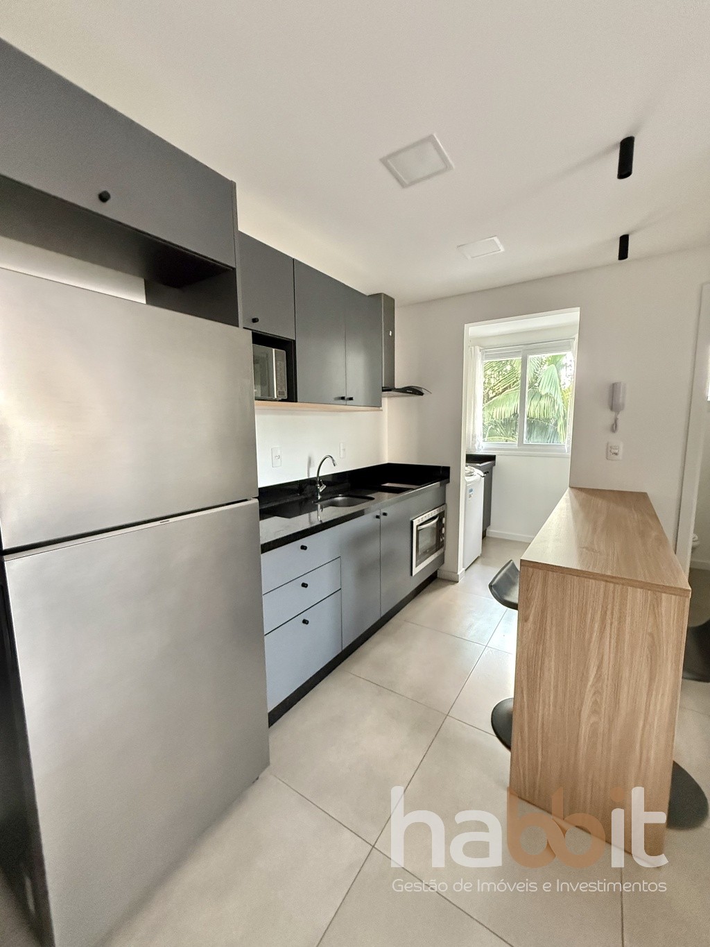 Apartamento mobiliado e decorado com 1 suíte, sacada com churrasqueira, área de serviço, cozinha e sala de jantar/tv próximo a Cremer, Furb, Giassi — foto 4