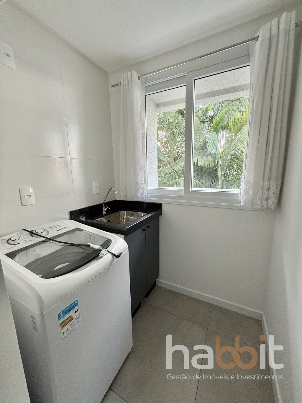 Apartamento mobiliado e decorado com 1 suíte, sacada com churrasqueira, área de serviço, cozinha e sala de jantar/tv próximo a Cremer, Furb, Giassi — foto 5