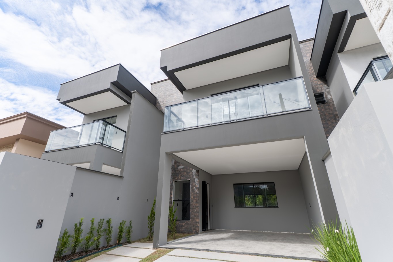 Sobrados modernos à venda em Pomerode - Alto padrão, espaço e valorização - foto 1