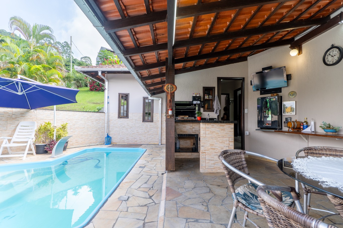 Linda casa com piscina no bairro Boa Vista | 03 dormitórios — foto 2
