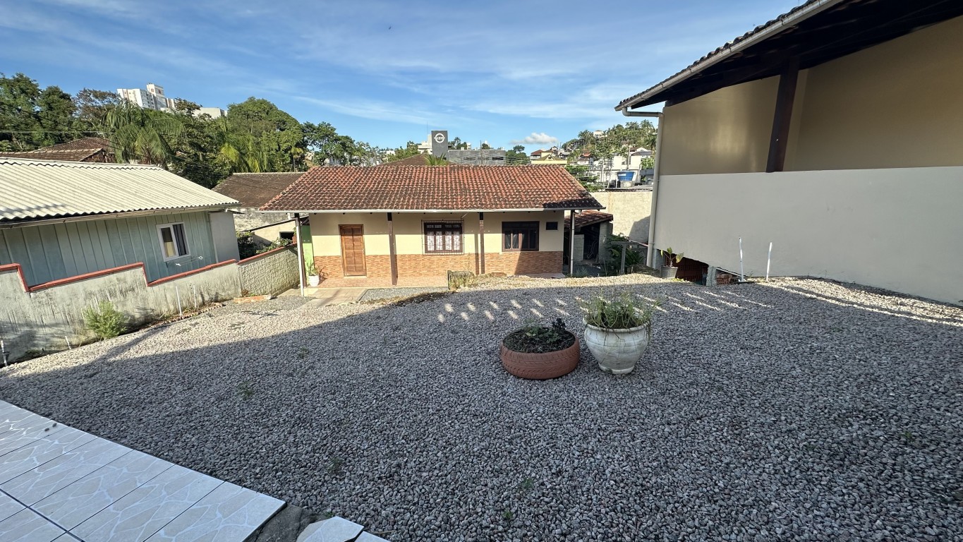 Casa no Bairro Água Verde com Amplo Terreno — foto 2